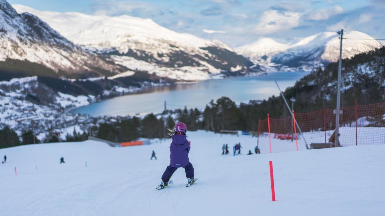 Jolstraholmen Camping Og Hytter Vassenden Екстериор снимка