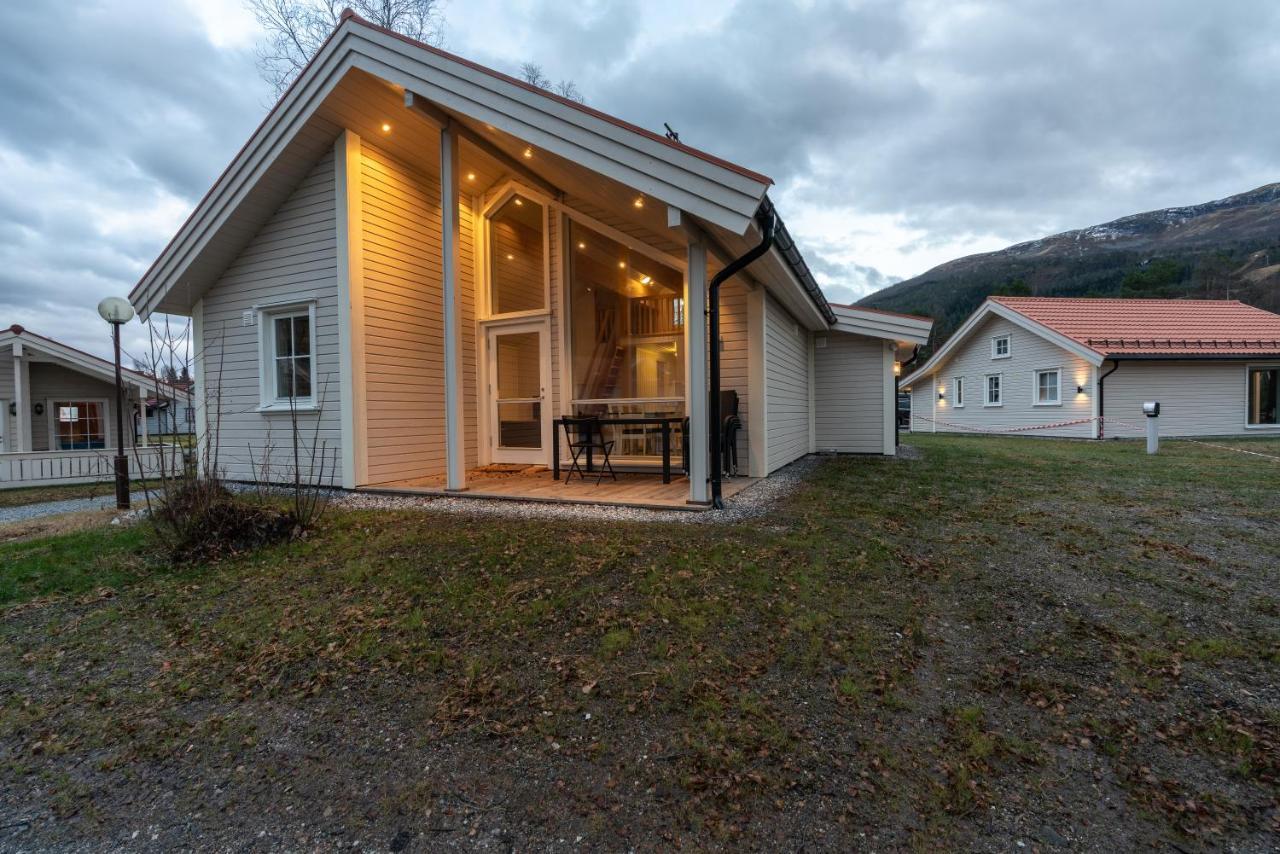 Jolstraholmen Camping Og Hytter Vassenden Екстериор снимка