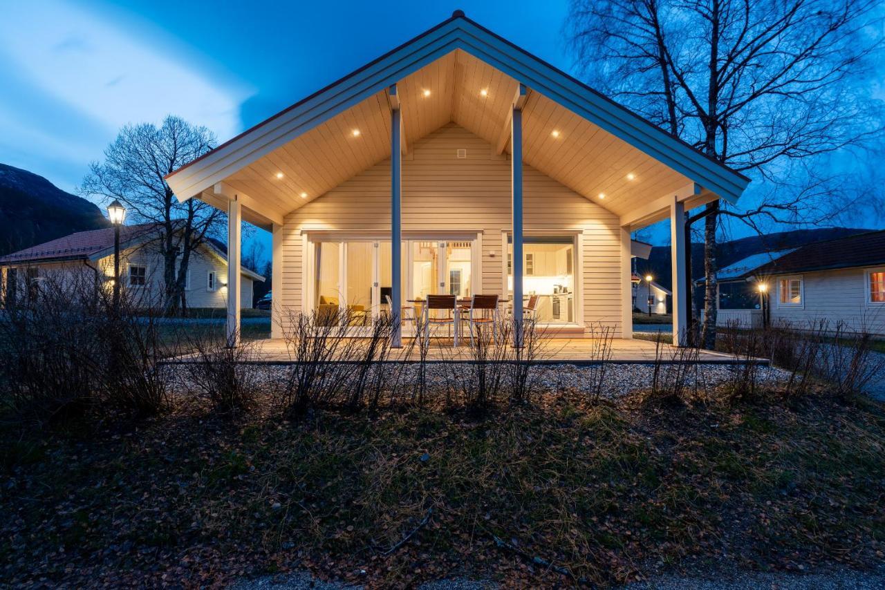 Jolstraholmen Camping Og Hytter Vassenden Екстериор снимка